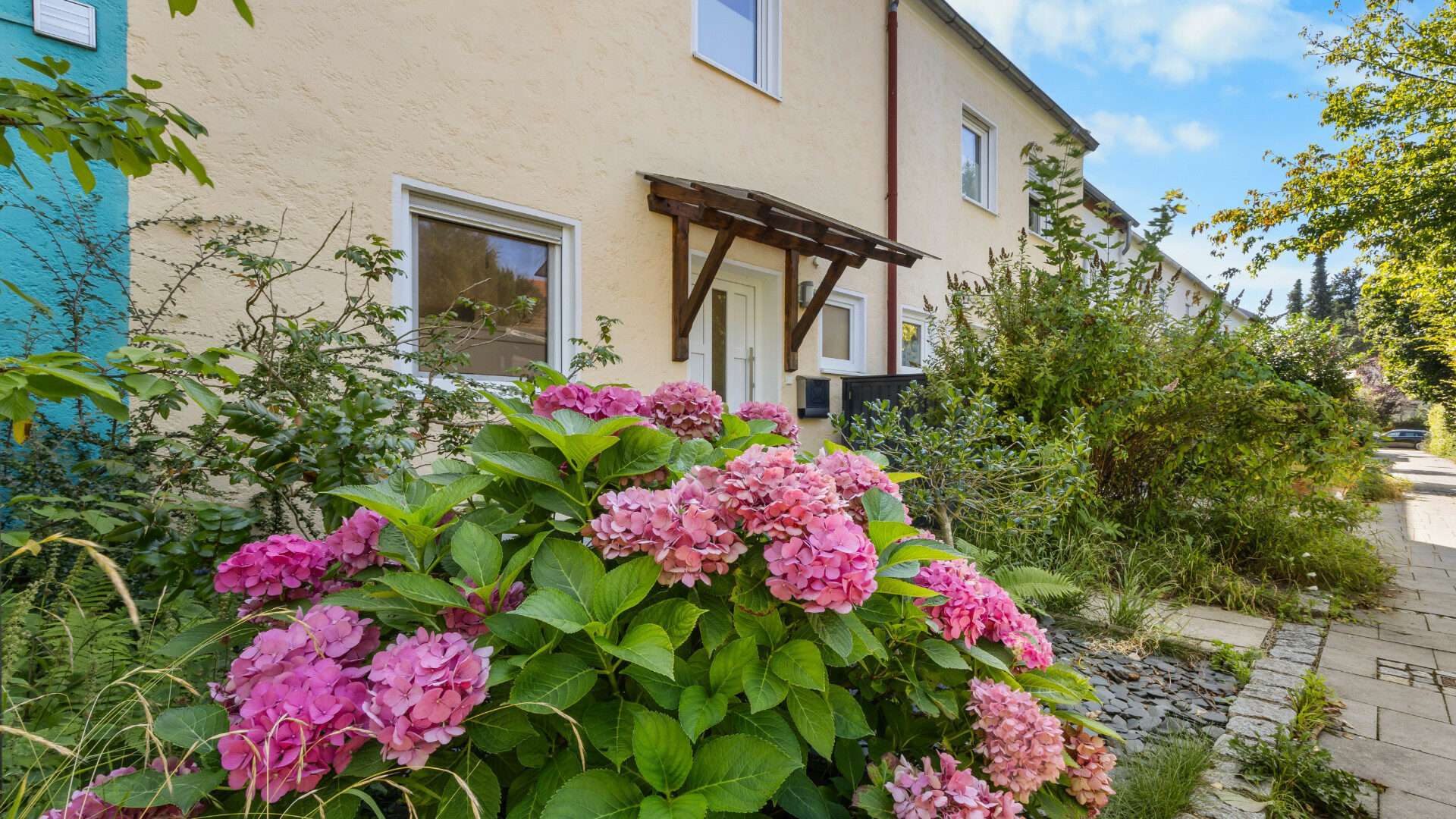 Reihenmittelhaus in Planegg mit Vorgarten