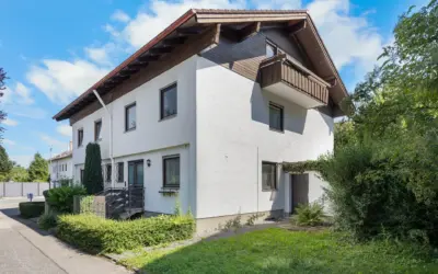 Sonnige Doppelhaushälfte in Rosenheim-Aising: optimaler Grundriss, Südgarten und Platz für die ganze Familie